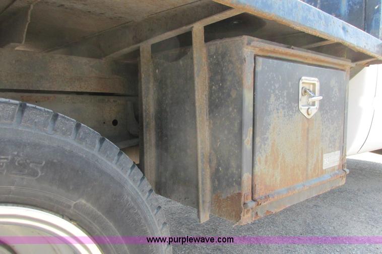 image for item I9750 1998 Chevrolet Cheyenne 3500 flatbed pickup truck