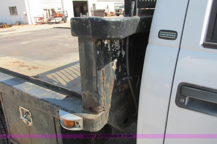 image for item I9750 1998 Chevrolet Cheyenne 3500 flatbed pickup truck