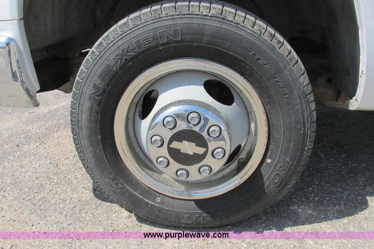 image for item I9750 1998 Chevrolet Cheyenne 3500 flatbed pickup truck