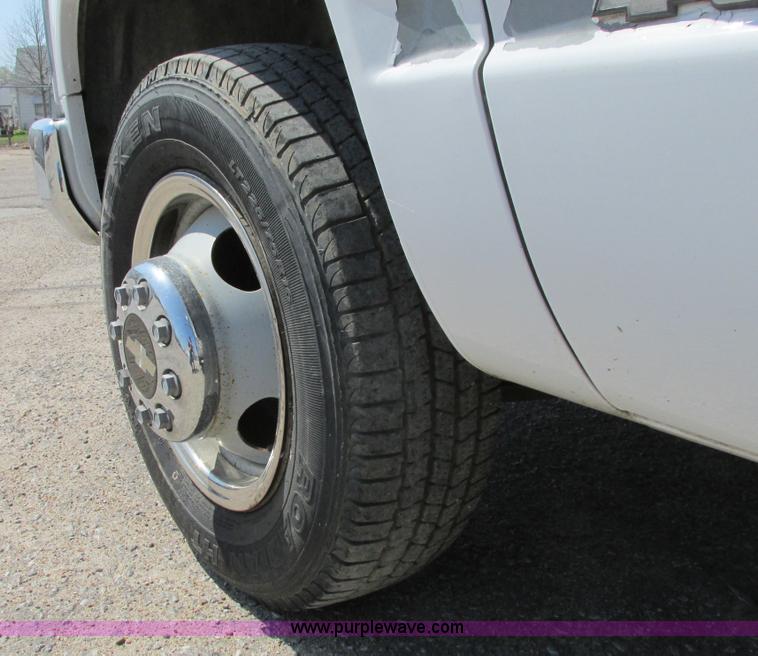 image for item I9750 1998 Chevrolet Cheyenne 3500 flatbed pickup truck