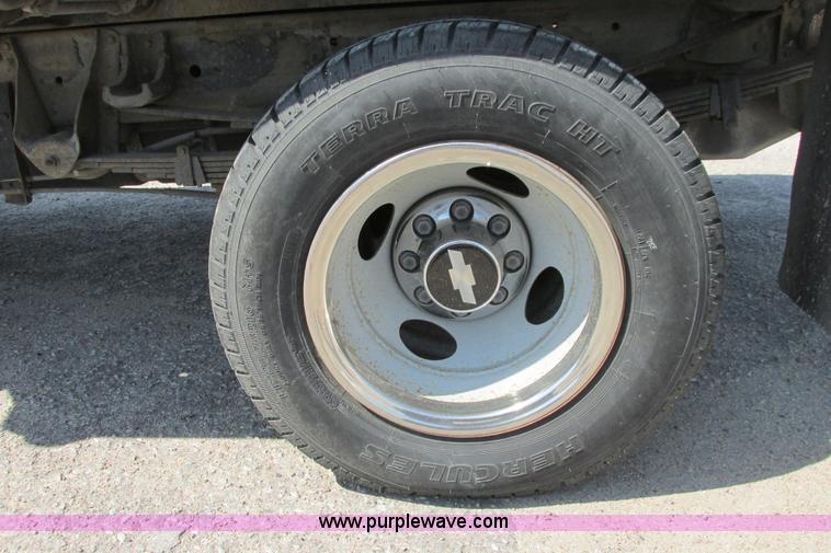 image for item I9750 1998 Chevrolet Cheyenne 3500 flatbed pickup truck