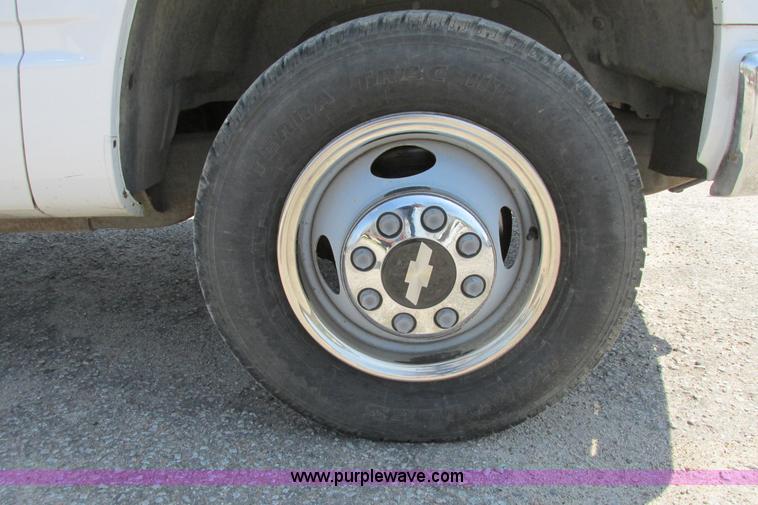 image for item I9750 1998 Chevrolet Cheyenne 3500 flatbed pickup truck