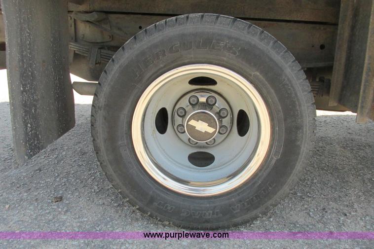 image for item I9750 1998 Chevrolet Cheyenne 3500 flatbed pickup truck