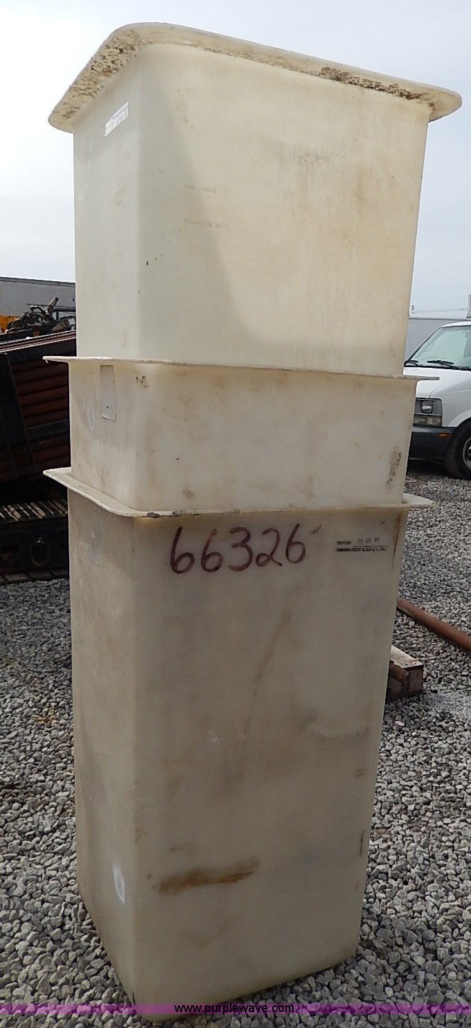 (3) plastic basket inserts in Olathe, KS Item AX9077 sold Purple Wave