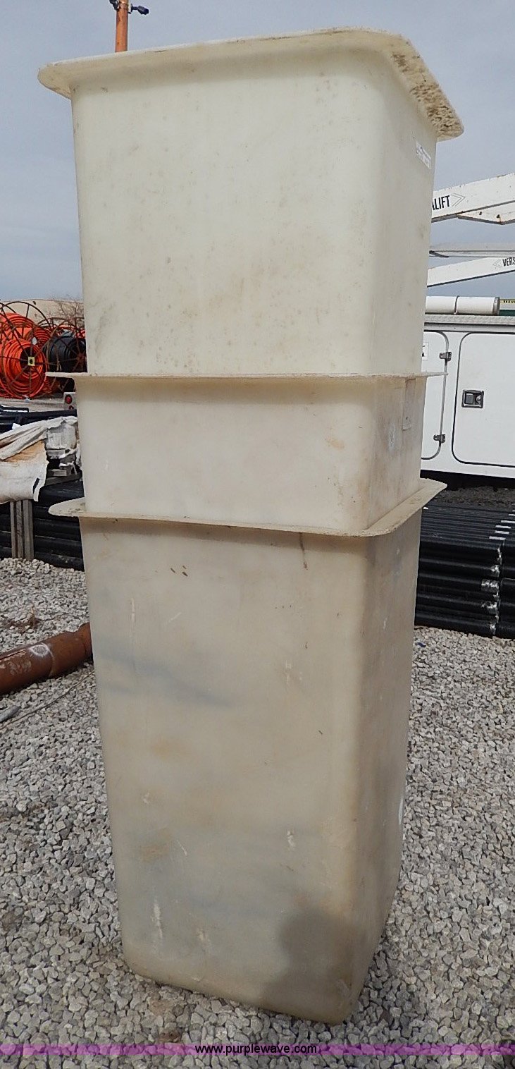 (3) plastic basket inserts in Olathe, KS Item AX9077 sold Purple Wave