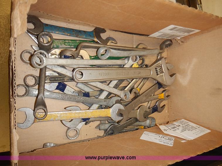 image for item AC9133 Assorted hand tools