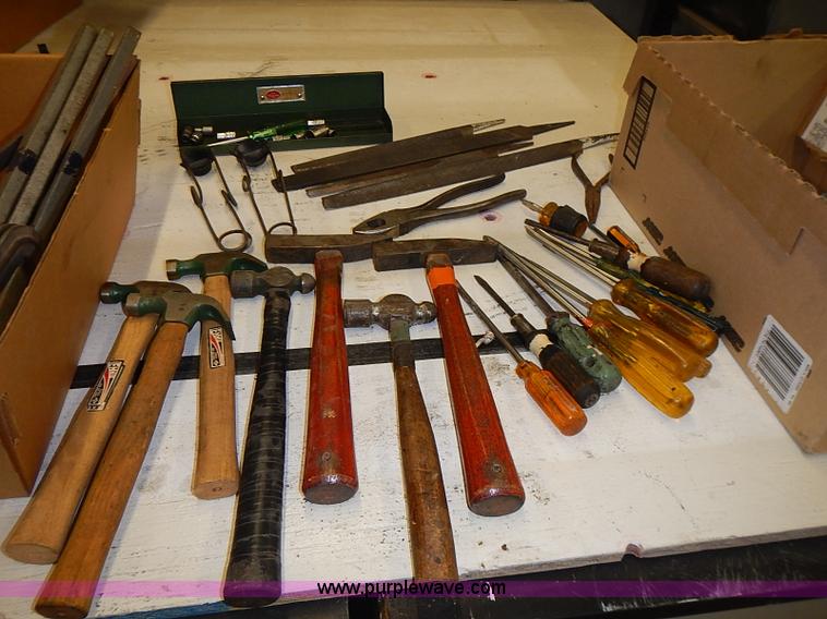 image for item AC9133 Assorted hand tools