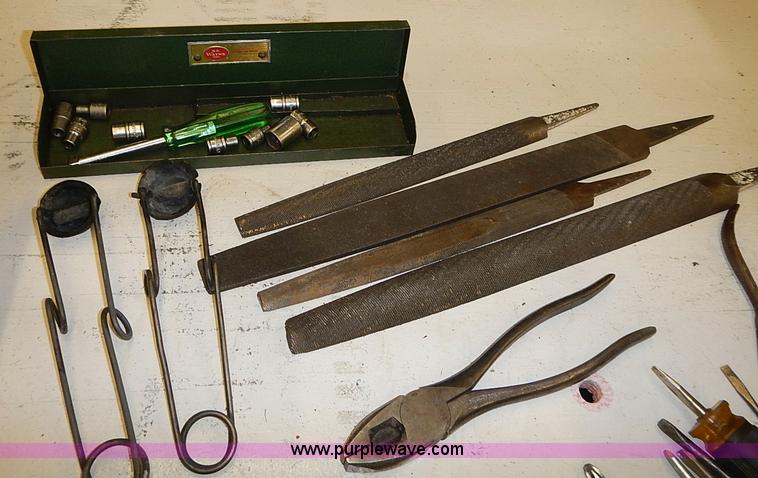 image for item AC9133 Assorted hand tools