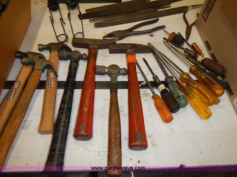 image for item AC9133 Assorted hand tools