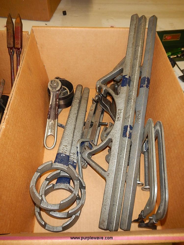 image for item AC9133 Assorted hand tools