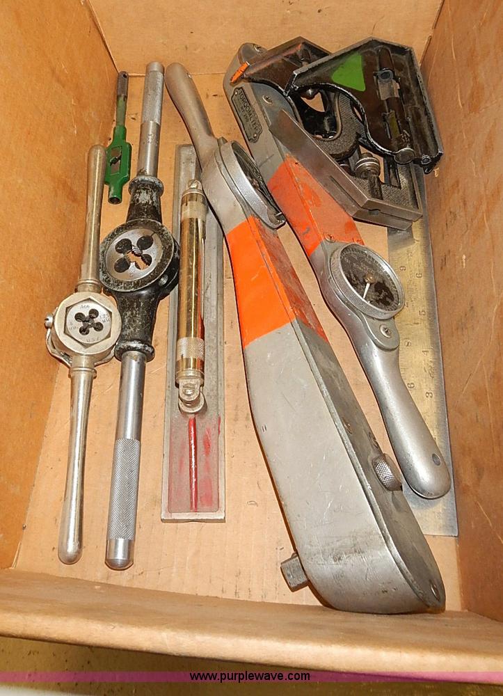 image for item AC9133 Assorted hand tools