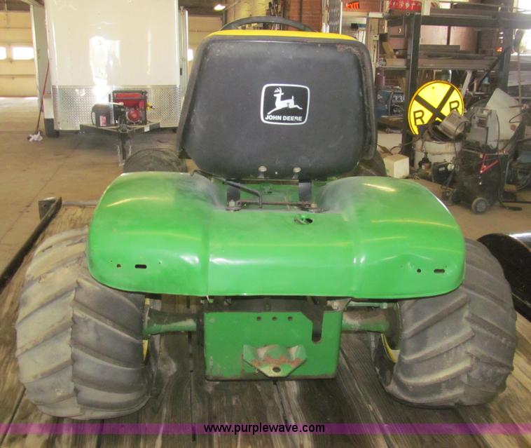 1972 John Deere 140 lawn tractor in Moundridge, KS Item AQ9867 sold Purple Wave