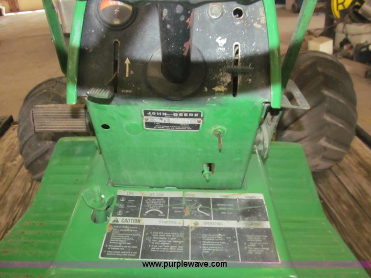 image for item AQ9867 1972 John Deere 140 lawn tractor