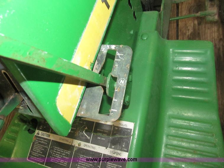 image for item AQ9867 1972 John Deere 140 lawn tractor