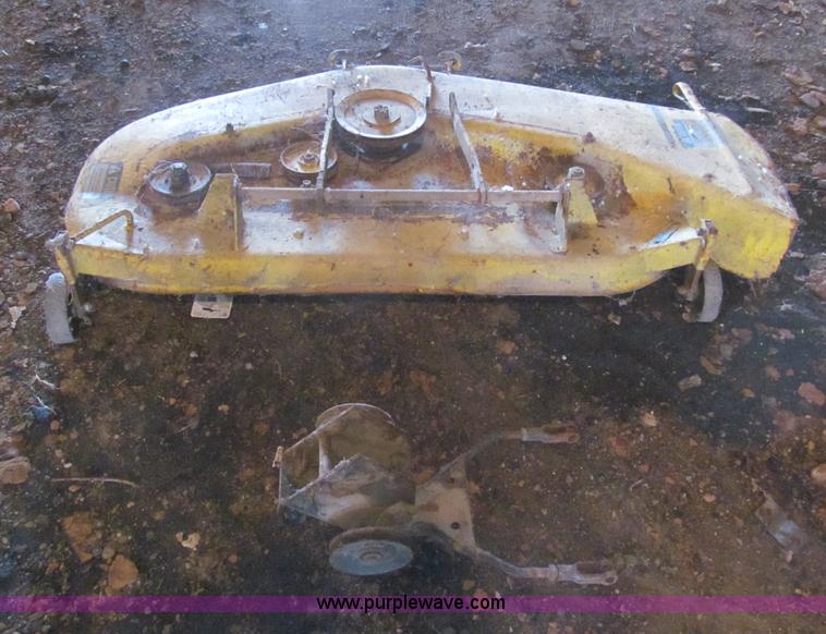 image for item AQ9867 1972 John Deere 140 lawn tractor