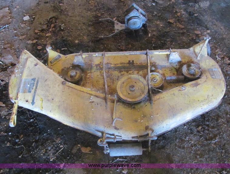 image for item AQ9867 1972 John Deere 140 lawn tractor