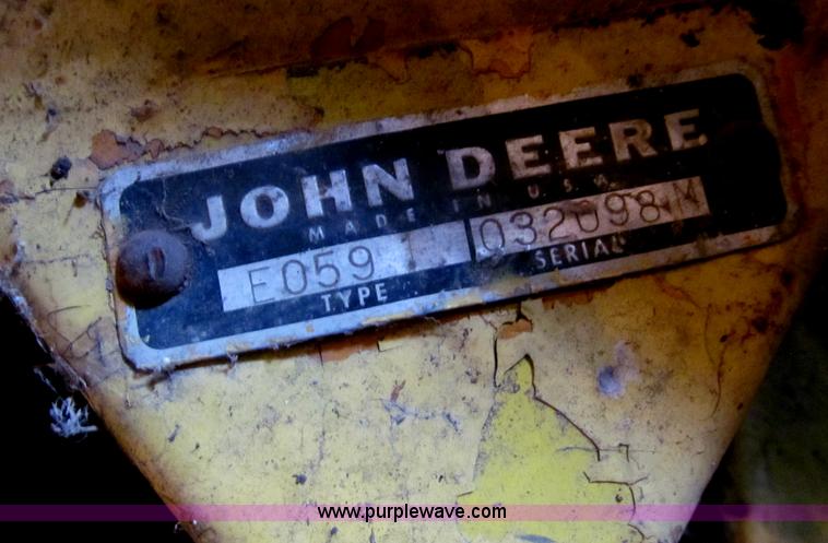 image for item AQ9867 1972 John Deere 140 lawn tractor