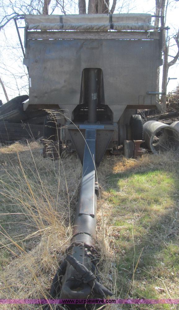 image for item AQ9870 1974 Heil 12' pup trailer