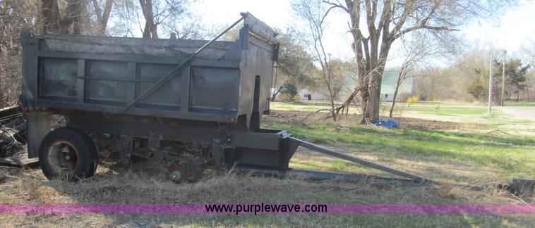 image for item AQ9870 1974 Heil 12' pup trailer