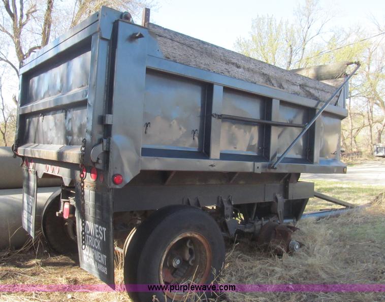 image for item AQ9870 1974 Heil 12' pup trailer