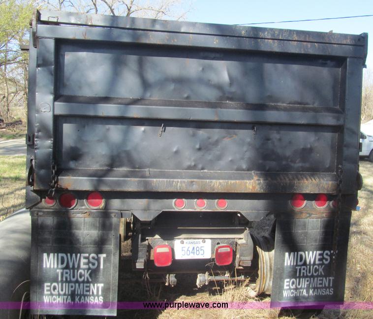 image for item AQ9870 1974 Heil 12' pup trailer