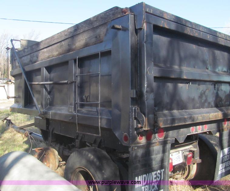 image for item AQ9870 1974 Heil 12' pup trailer