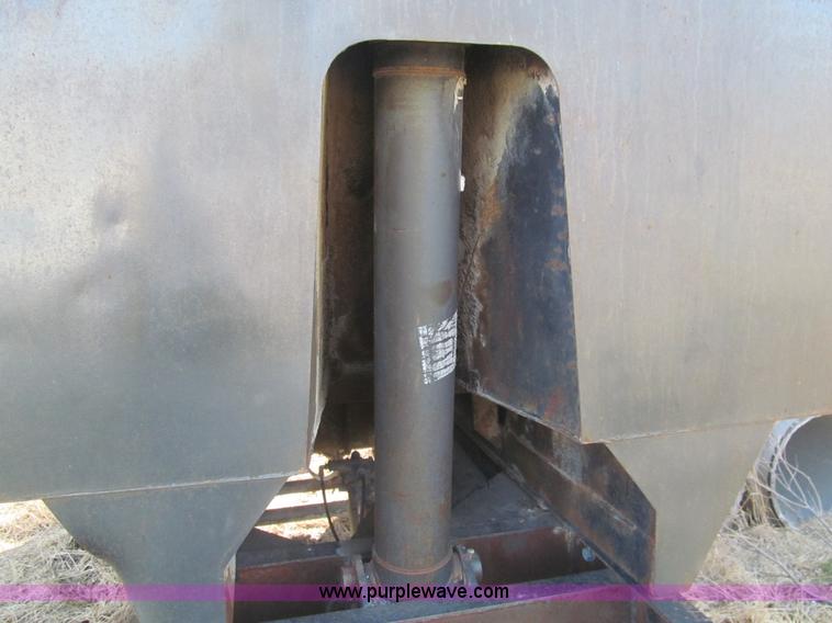 image for item AQ9870 1974 Heil 12' pup trailer