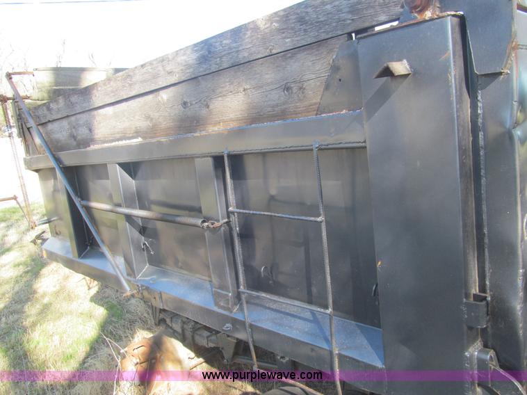 image for item AQ9870 1974 Heil 12' pup trailer