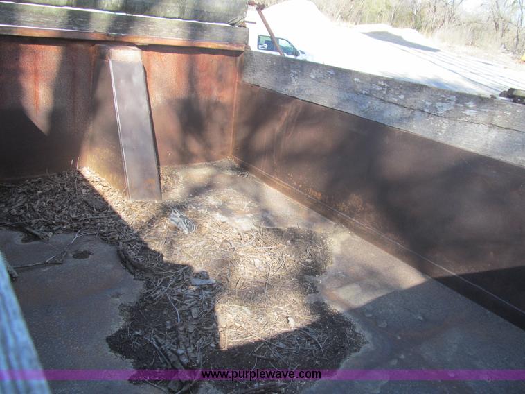 image for item AQ9870 1974 Heil 12' pup trailer