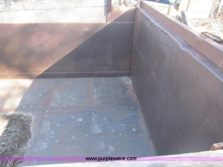 image for item AQ9870 1974 Heil 12' pup trailer