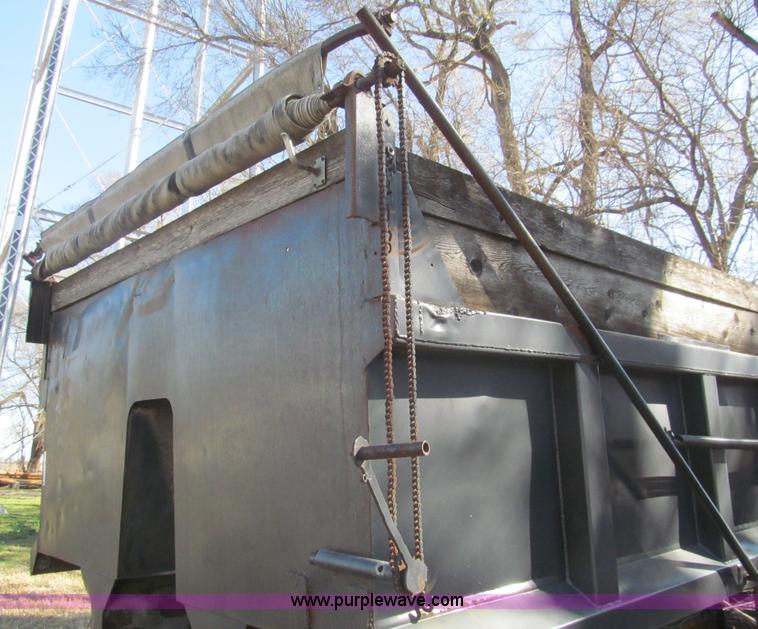 image for item AQ9870 1974 Heil 12' pup trailer