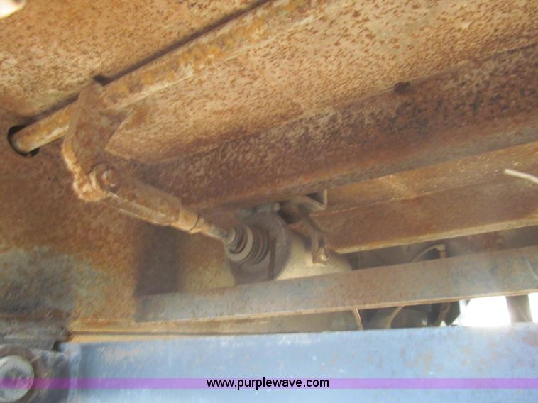 image for item AQ9870 1974 Heil 12' pup trailer