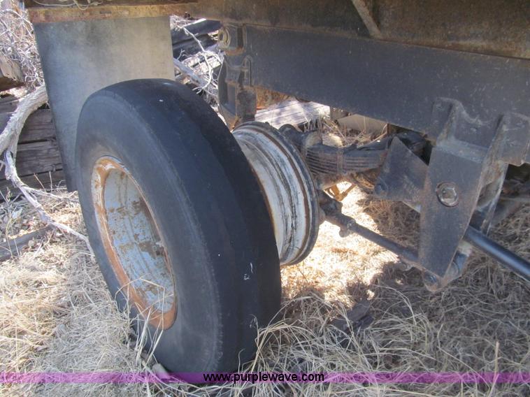 image for item AQ9870 1974 Heil 12' pup trailer