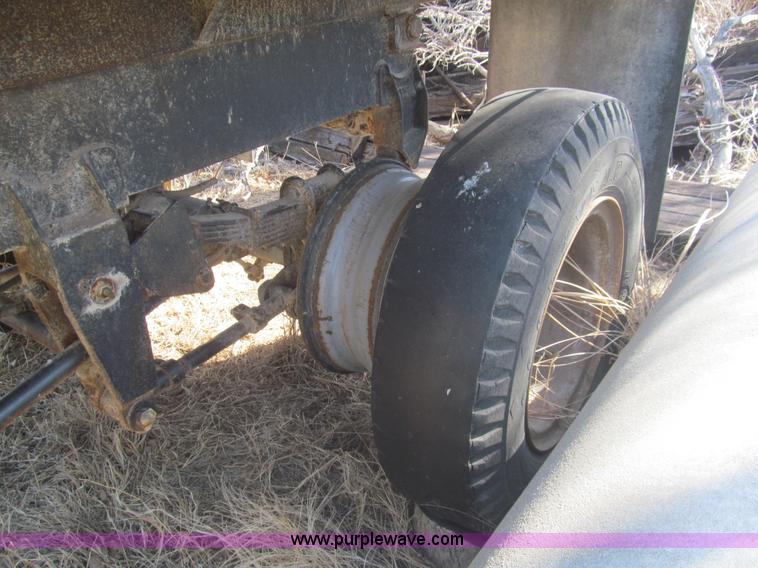 image for item AQ9870 1974 Heil 12' pup trailer