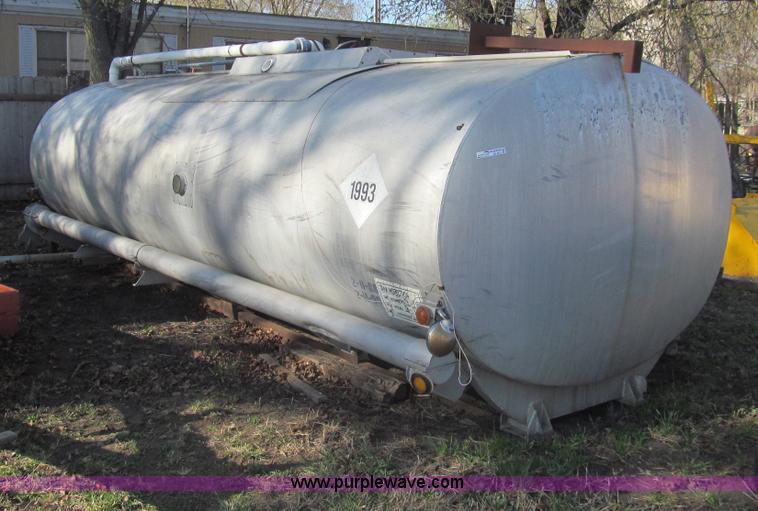 image for item AQ9873 Truck mounted insulated aluminum outer tank