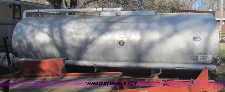 image for item AQ9873 Truck mounted insulated aluminum outer tank