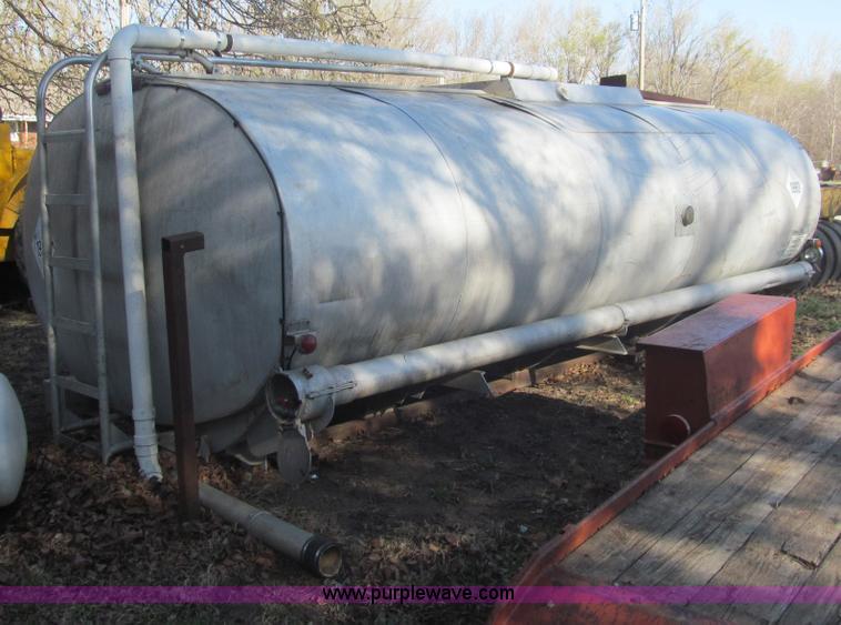 image for item AQ9873 Truck mounted insulated aluminum outer tank