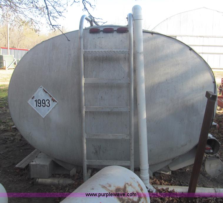 image for item AQ9873 Truck mounted insulated aluminum outer tank