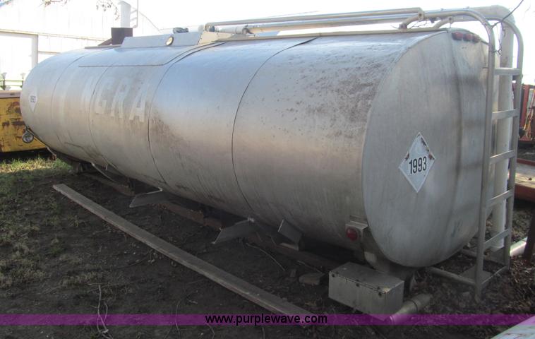 image for item AQ9873 Truck mounted insulated aluminum outer tank