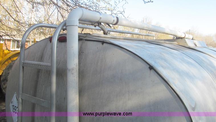image for item AQ9873 Truck mounted insulated aluminum outer tank
