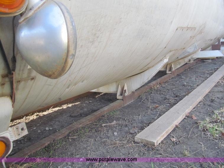 image for item AQ9873 Truck mounted insulated aluminum outer tank