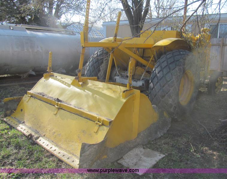 image for item AQ9874 1962 Pettibone Wood 730 Speedmixer tractor