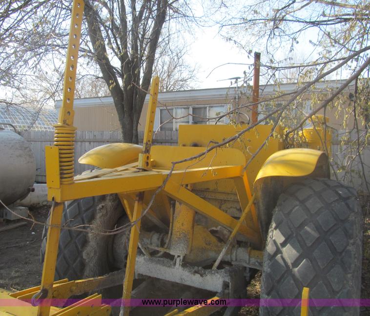 image for item AQ9874 1962 Pettibone Wood 730 Speedmixer tractor