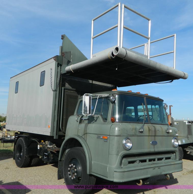 image for item AZ9175 1990 Ford C8000 catering truck