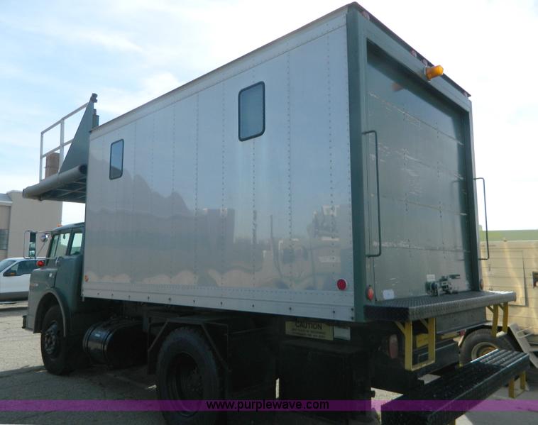 image for item AZ9175 1990 Ford C8000 catering truck