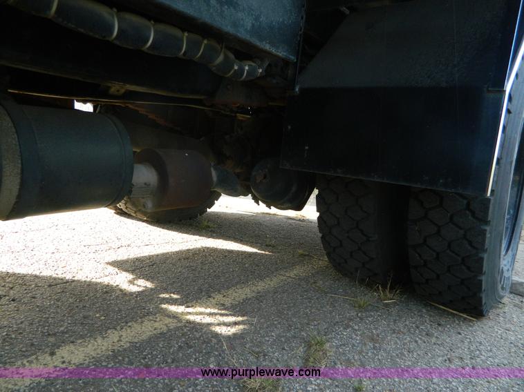 image for item AZ9175 1990 Ford C8000 catering truck