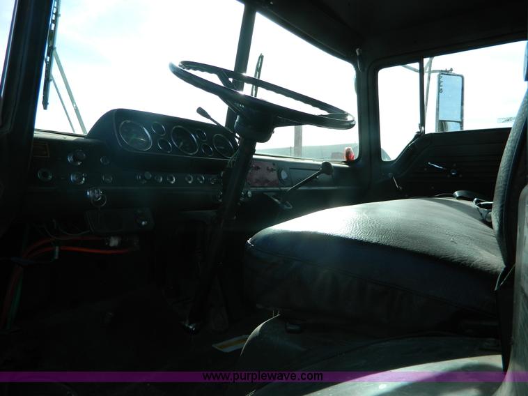 image for item AZ9175 1990 Ford C8000 catering truck