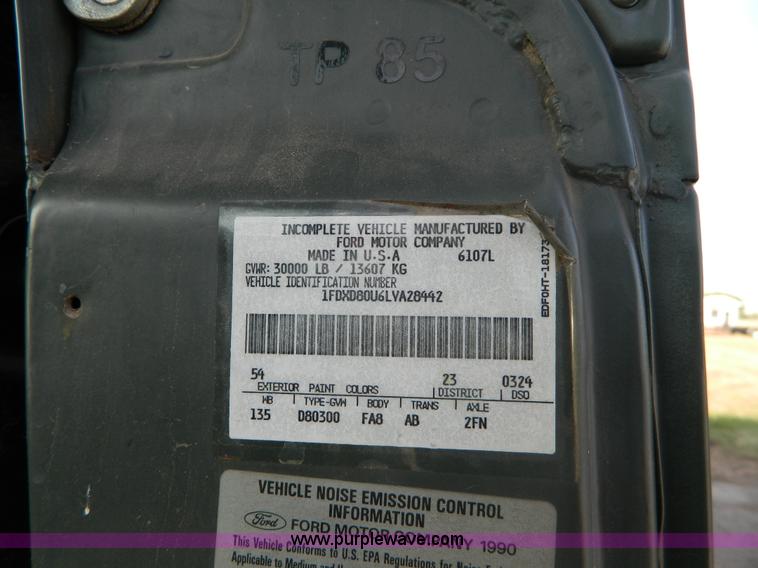 image for item AZ9175 1990 Ford C8000 catering truck