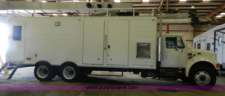 image for item AZ9190 2001 International 4900 mobile search X-ray inspection truck