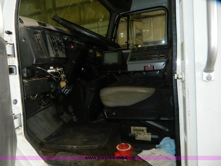 image for item AZ9190 2001 International 4900 mobile search X-ray inspection truck